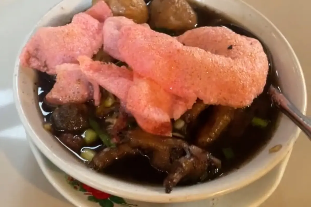 Mi sop hitam di Warung Balek Kampoeng