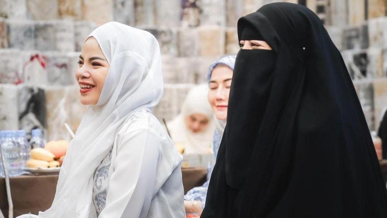 Dinar Candy Ikut Kajian Tampil Cantik Berhijab, Ummi Pipik 'Dakwah itu Merangkul Bukan Memukul