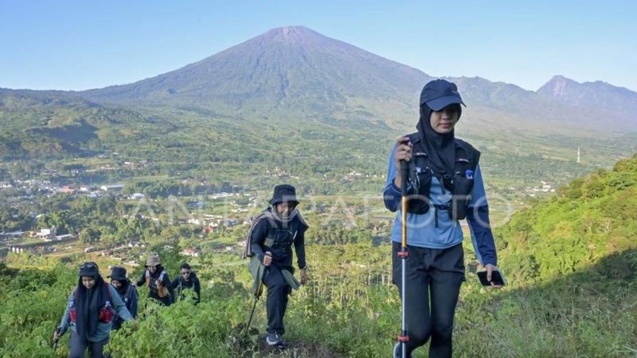 Puncak Rinjani 3.726 Mdpl, Kenaikan Tarif Rinjani Berlaku 3 November 2025: Demi Pendakian Aman dan Konservasi?