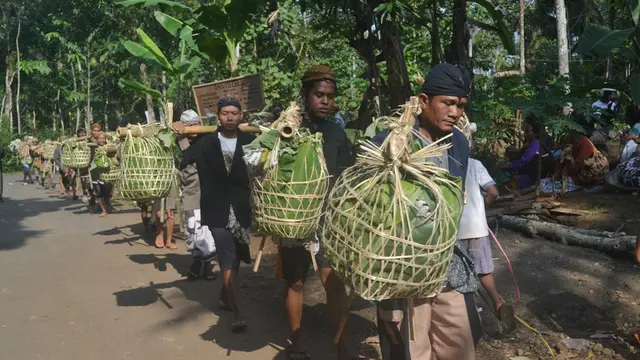 Ritual Punggahan, ritual menjelang masuk bulan Puasa atau Ramadan, penganut Islam Kejawen ke Panembahan Banakeling, Pekuncen Kecamatan Jatilawang, Banyumas. (Foto: Liputan6.com/Muhamad Ridlo)