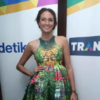 Nadine Chandrawinata dan tim My Trip My Adventure ikut serta dalam acara Gemerlap Pagelaran Spektakuler Persembahan Anak Negeri. (Ruswanto/Bintang.com)