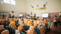 Wali Kota Bandung, Muhammad Farhan,  saat Penandatanganan Pakta Integritas Kepala Sekolah Negeri yang berlangsung di Aula SMP Negeri 2 Bandung, Jalan Sumatera, Selasa, 24 Juni 2025. (Dok. Pemkot).