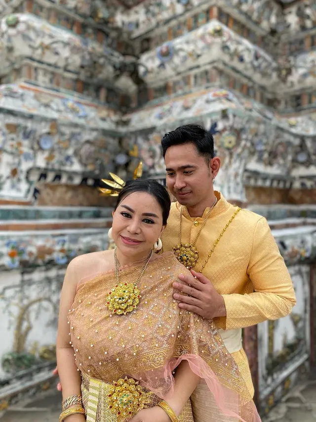 6 Potret Kebersamaan Anisa Bahar dan Pacar Brondongnya, Lebih Muda 19 Tahun