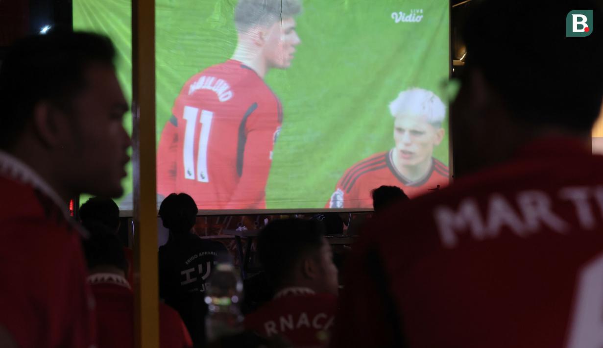 Suasana Roaring Night antara Manchester United melawan West Ham di Pitch 98, Kemang, Jakarta, Minggu (04/02/2024) malam WIB. (Bola.com/Abdul Aziz)