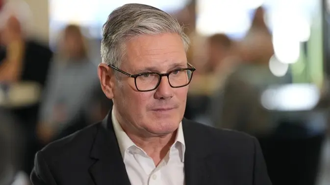 Keir Starmer Tutup Masa Jabatan PM Inggris dengan Segelas Bir di Pub