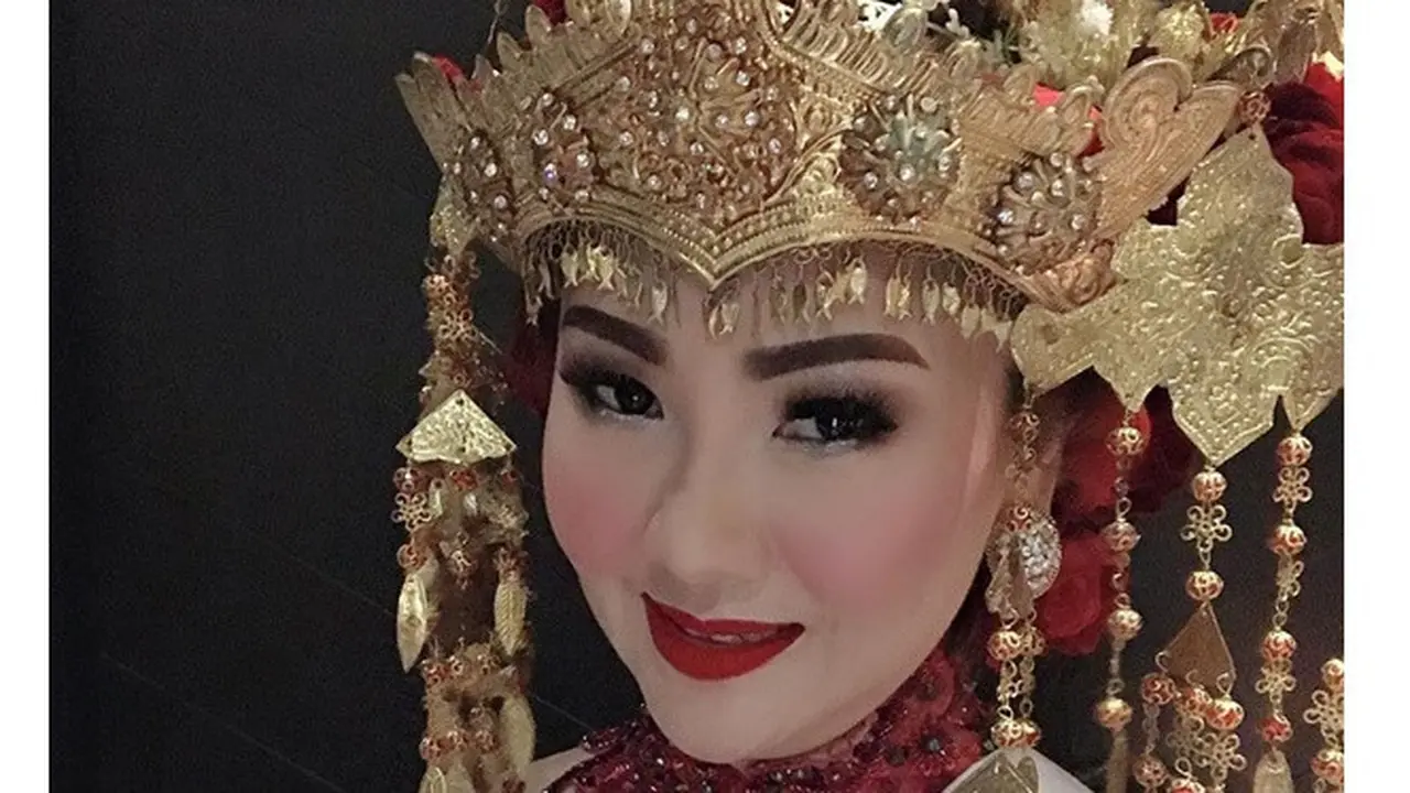 Berseteru dengan Nikita Mirzani, Ini 6 Potret Poppy Kelly Finalis Miss Indonesia 2005