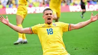 Gelandang Rumania Razvan Marin merayakan gol ke gawang Ukraina di Euro 2024. (AFP/Tobias Schwarz)