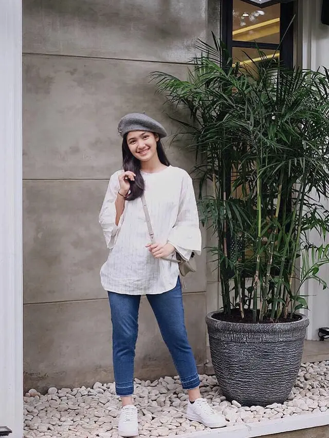 [Bintang] Gaya Ersya Aurelia, Ranty Maria dan Cut Syifa dengan Padu-padan Jeans yang Kekinian, Siapa Favoritmu?