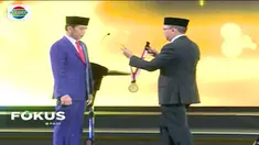 Jokowi menyatakan pengharagaan ini menjadi tekanan untuk dirinya agar terus bisa membangun Indonesia secara merata.