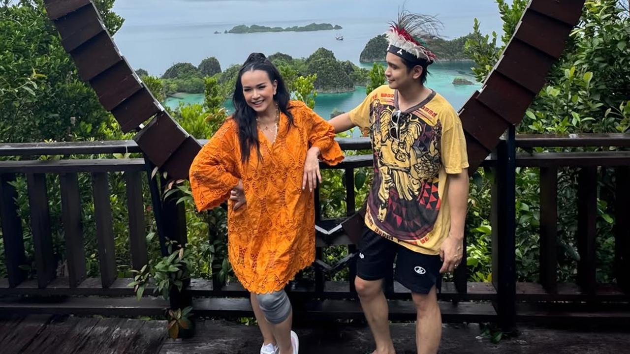 6 Potret Liburan Ajun Perwira dan Jennifer Jill di Raja Ampat, Tampil Mesra