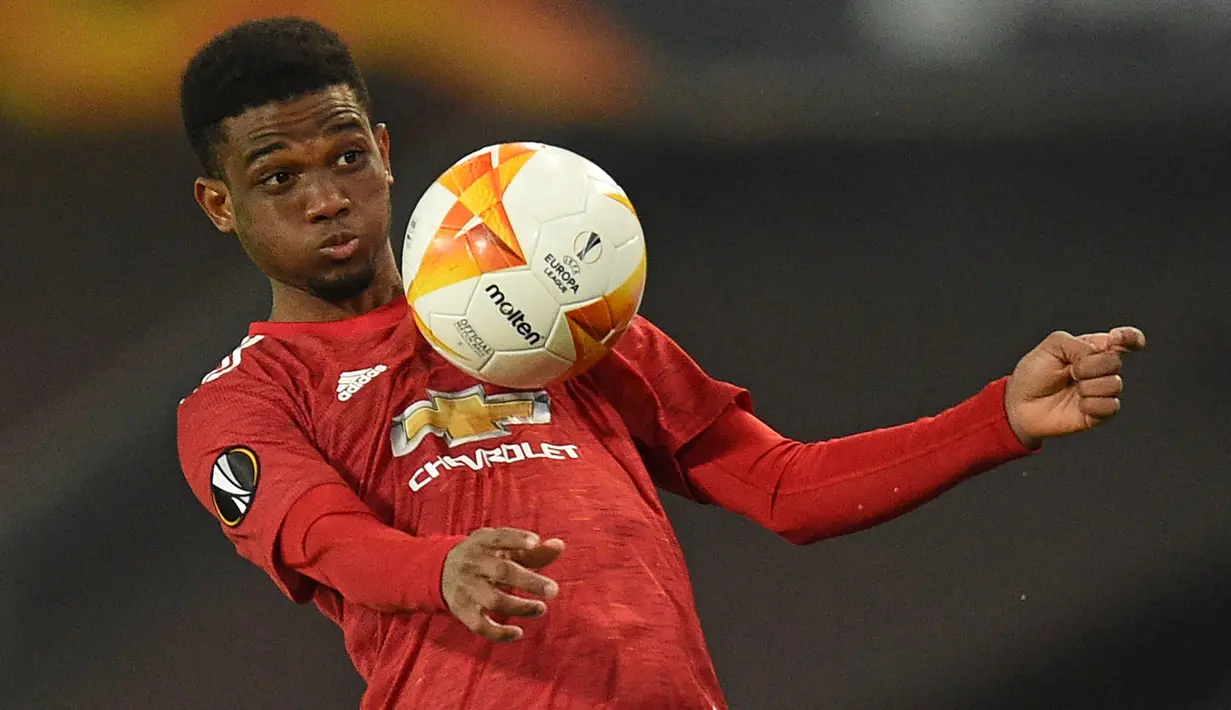 Pemain muda milik Manchester United, Amad Diallo akhirnya berlabuh ke klub Skotlandia, Rangers pada bursa transfer musim dingin 2021/22 dengan status pinjaman. Ia langsung tampil cemerlang di laga debutnya dengan mencetak gol dalam waktu lima menit. (AFP/Oli Scarff)