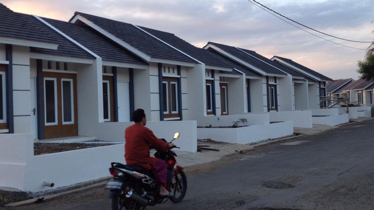 Dia menjelaskan mereka bisa membeli rumah secara langsung ke developer dan melakukan pembayaran 'tunai bertahap', yang mana hal tersebut tidak perlu ada pengecekan BI Checking.