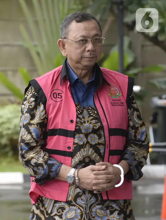 Mantan Dirut PT Asuransi Jiwasraya, Hendrisman Rahim akan menjalani pemeriksaan dari Kejaksaan Agung di Gedung KPK, Jakarta, Senin (20/1/2020). Hendrisman diperiksa sebagai tersangka terkait kasus korupsi PT Asuransi Jiwasraya diperkirakan kerugian negara Rp 13,7 triliun. (merdeka.com/Dwi Narwoko)