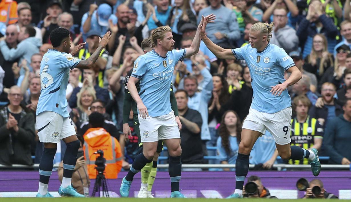 Nama bomber asal Norwegia itu pun masuk buku rekor. Dilansir dari Opta, Haaland jadi pemain pertama di Premier League yang bisa mencetak sembilan gol di empat laga awal musim. (AP Photo/Scott Heppel)