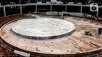 Pekerja menyelesaikan proyek revitalisasi Taman Christina Martha Tiahahu  di kawasan Blok M, Jakarta, Kamis (7/7/2022). Taman Martha Tiahahu yang sedang direvitalisasi ini mengusung konsep ruang publik yang mendukung gerakan literasi. (Liputan6.com/Johan Tallo)