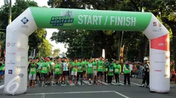 Para peserta bersiap di garis start untuk mengikuti Bogor Heritage Run 2016, Minggu (25/9). Pada edisi kedua penyelenggaraan kali ini, panitia berharap BHR bisa membangkitkan kesadaran masyarakat akan pelestarian kearifan lokal (Liputan6.com/Helmi Afandi)