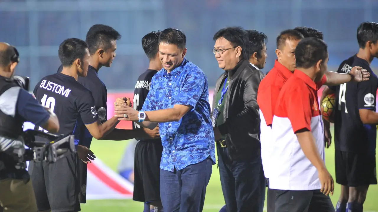 CEO Arema Iwan Budianto dan skuat Singo Edan (Liputan6.com / Rana Adwa)