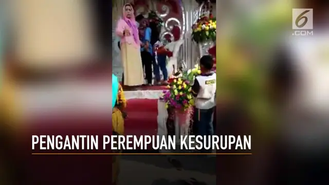 Rekaman video saat pengantin perempuan mengalami kesurupan di kursi pelaminan.