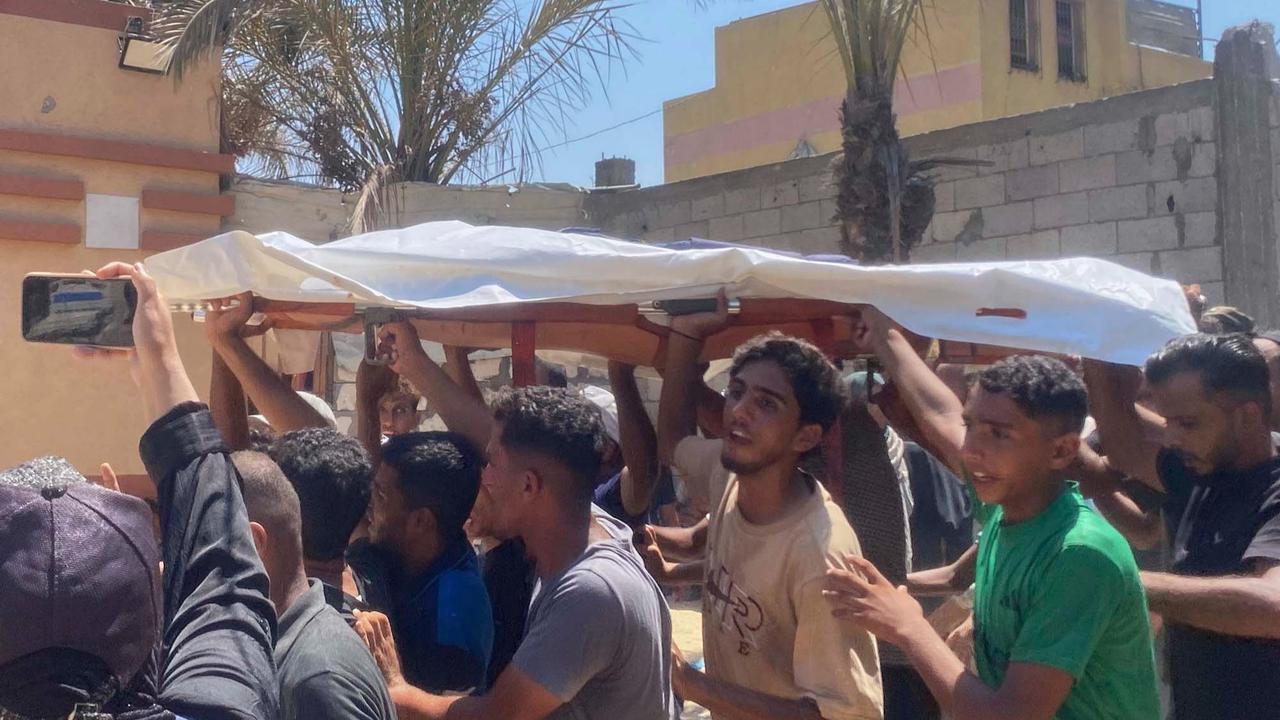 FOTO: Serangan Israel ke RS Nasser Tewaskan 5 Jurnalis, Total 245 Wartawan Gugur di Gaza