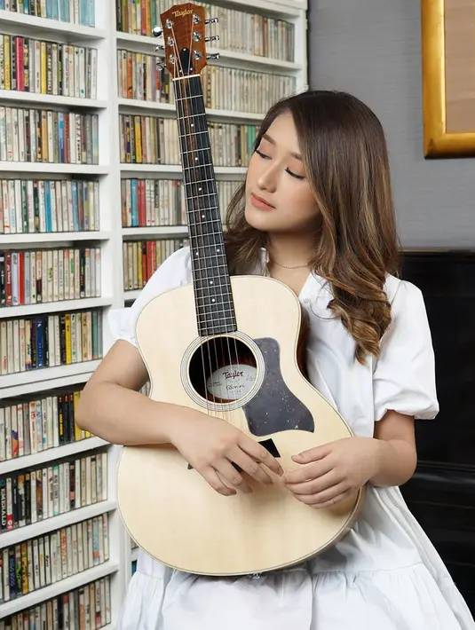 Amanda Caesa (Instagram/amandacaesaa)