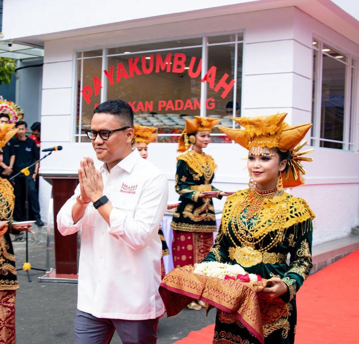 Dari Arief Muhammad hingga Deddy Corbuzier, Ini 4 Restoran Padang Artis yang Lagi Hits