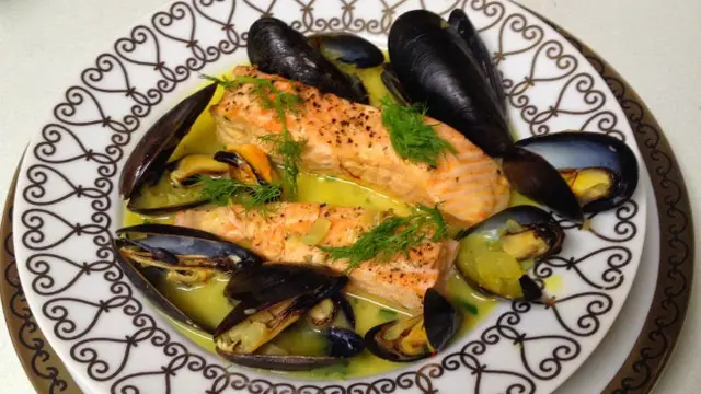 Ikan salmon kaya akan asam lemak omega-3 yang baik untuk kesehatan organ dalam manusia.