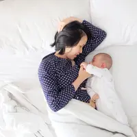 Inisasi Menyusui Dini (IMD) untuk bayi baru lahir tetap bisa dilakukan dengan sejumlah catatan. Simak panduannya dari IDAI. (FOTO: Unsplash.com/Kevin Liang).