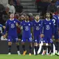 Para pemain Chelsea merayakan gol yang dicetak Raheem Sterling ke gawang Southampton pada lanjutan Liga Inggris 2022/2023, Rabu (31/8/2022) dini hari WIB. (AP Photo/Ian Walton)