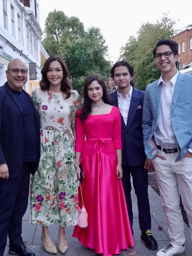 6 Potret Tissa Biani dan Dul Jaelani dalam Acara Henna Night di London