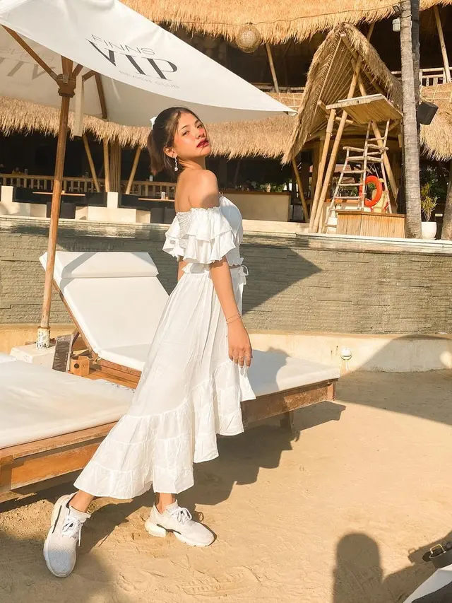 Potret Menawan Sara Fajira Dalam Balutan Dress. (Sumber: Instagram/sarafajira)