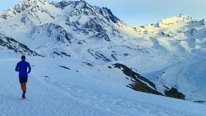 #ShortInSnow, Tren Bercelana Pendek Saat Musim Salju, Berani?