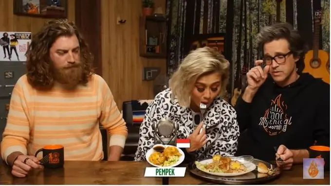 6 Momen Agnez Mo Kenalkan Pempek hingga Martabak Manis di Amerika, Bikin Bangga