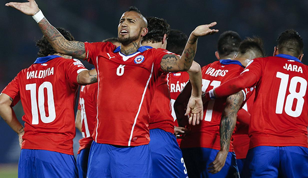 Selebrasi Arturo Vidal saat Cile menang atas Meksiko. ( EPA/Felipe Trueba