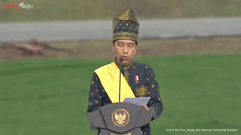 Presiden Joko Widodo atau Jokowi memimpin Upacari Hari Lahir Pancasila di Lapangan Garuda Kompleks Pertamina Hulu Rokan (PHR), Riau