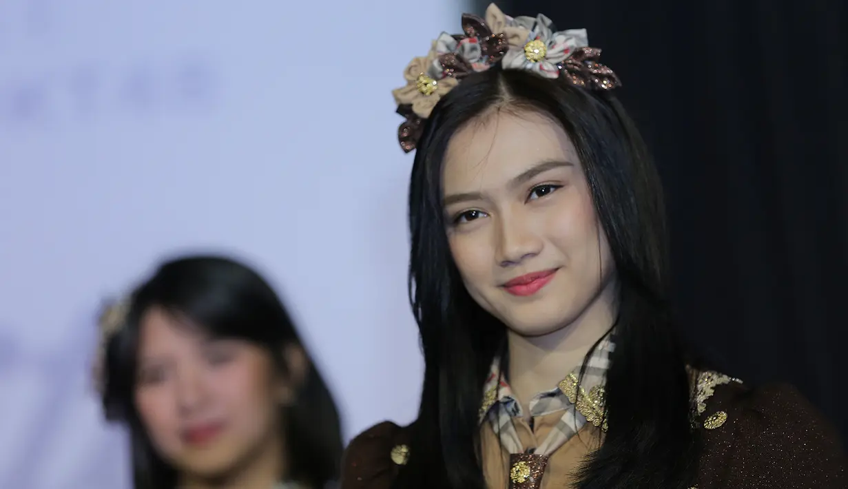 "Mahagita second album JKT48. Lagu diambil mewakili JKT48, mungkin ini mempresentasikan JKT48. Mahagita itu, Maha itu paling, Gita itu lagu. Jadi lagu pilihan JKT48 dan fans. Namanya juga unik," kata Melody JKT48 . (Adrian Putra/Bintang.com)