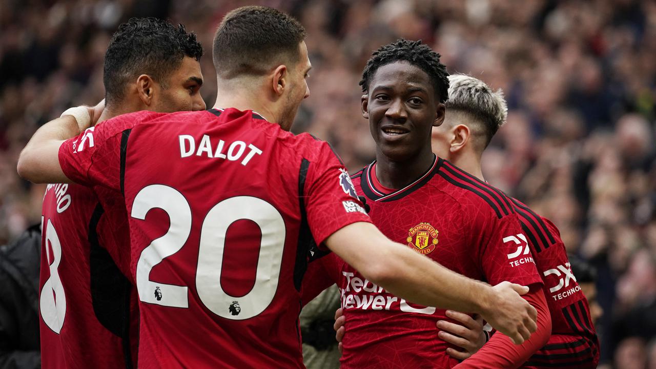 Foto: Gol Penalti Mohamed Salah Gagalkan Comeback MU atas Liverpool di Old Trafford