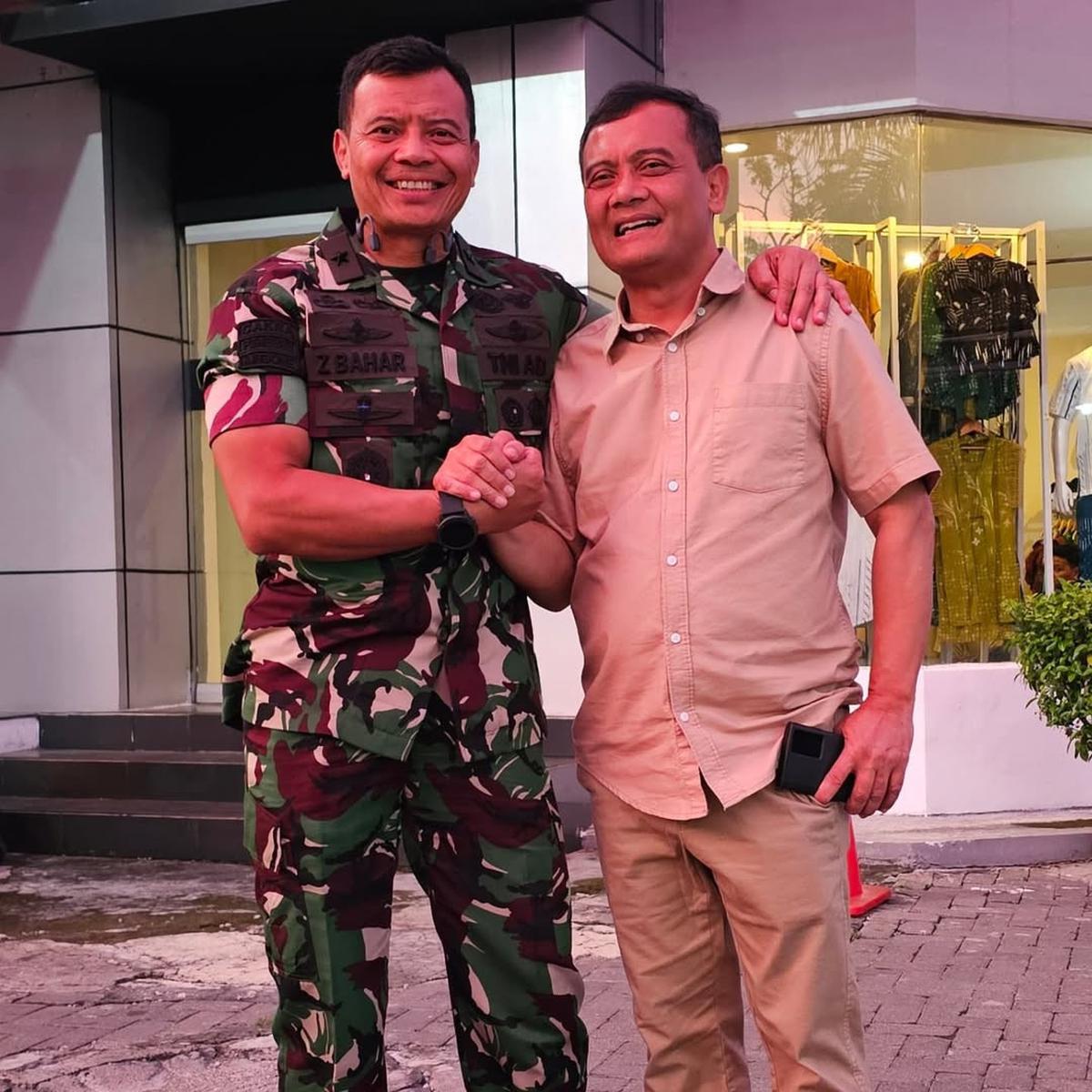 Potret Kangen-kangenan Brigjen TNI dengan Kakaknya Jenderal Polisi