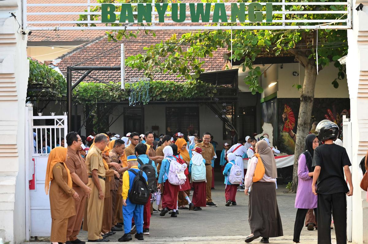 Bahagia dan Haru Warnai Hari Pertama MPLS di Banyuwangi, Ribuan Siswa Antusias Memulai Sekolah