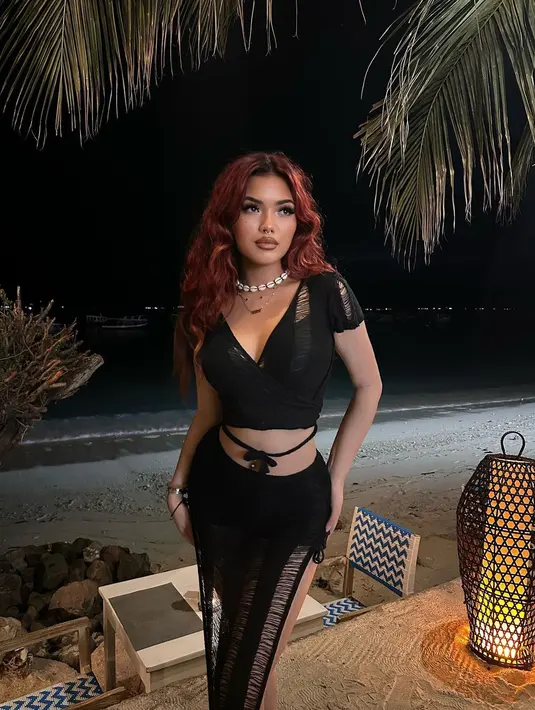 Mana potret Queennara yang menurutmu paling keren, Sahabat FIMELA? [Foto: Instagram/queennara_h]