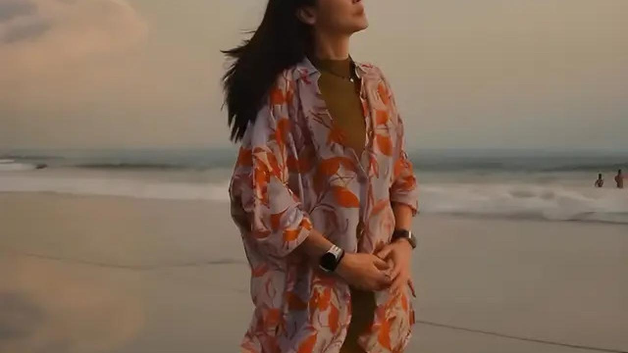 7 Outfit Liburan di Pantai Ala Luna Maya, Stylish dan Terlihat Elegan
