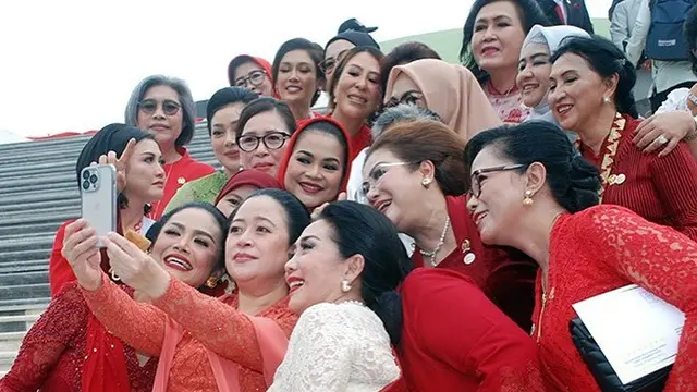 Krisdayanti Swafoto bareng Puan Maharani