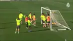 Zinedine Zidane mengajarkan Cristiano Ronaldo dan rekan setim lainnya kekompakan bermain dengan sepak bola tangan.
