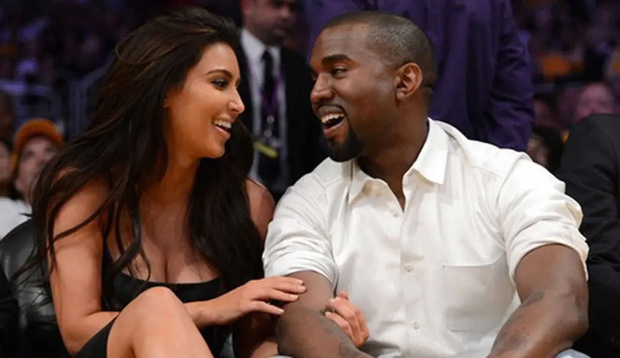 Di saat yang sama pula, Kim mengatakan bahwa ia benar-benar merasa seharusnya bersama dengan Kanye. (In Touch Weekly)