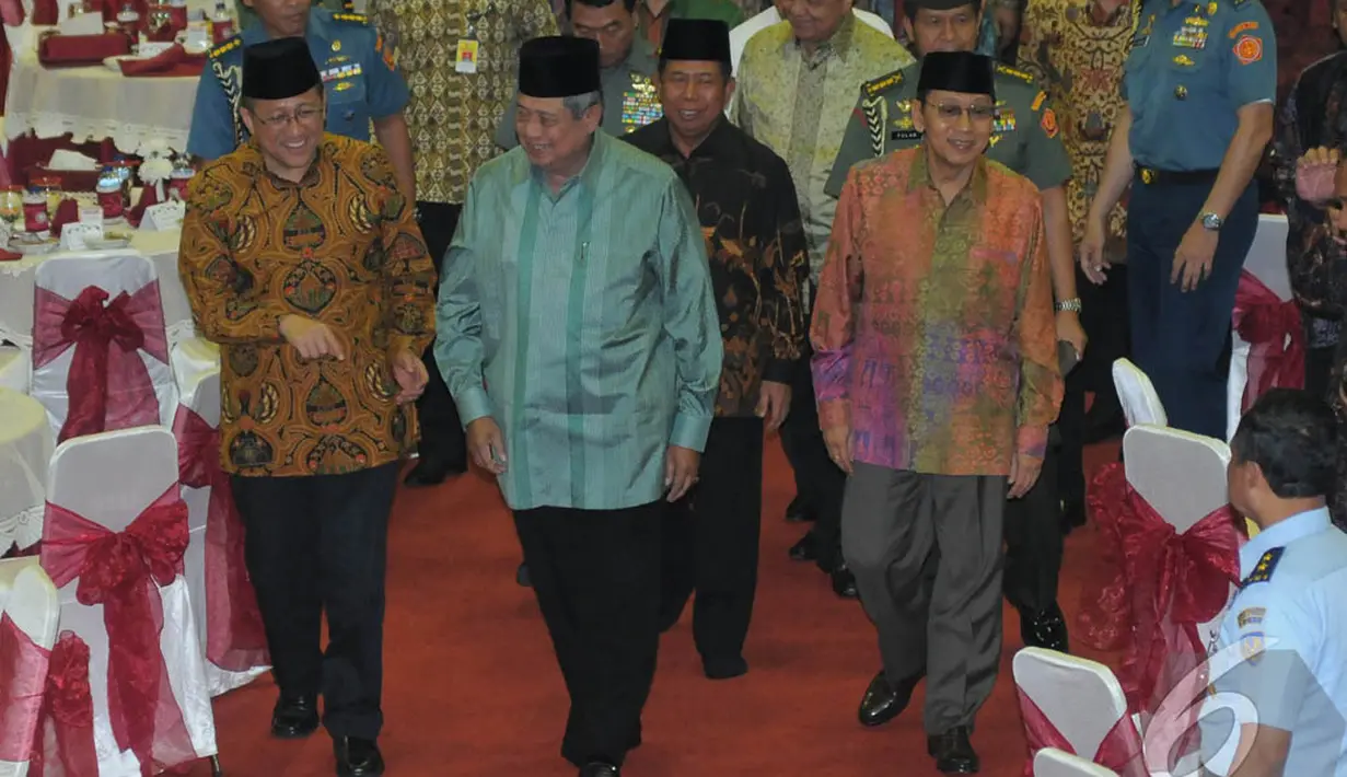 Presiden SBY beserta rombongan bersiap-siap menuju tempat untuk berbuka puasa, Cilangkap Jakarta Timur, Kamis (3/7/2014) (Liputan6.com/Herman Zakharia)