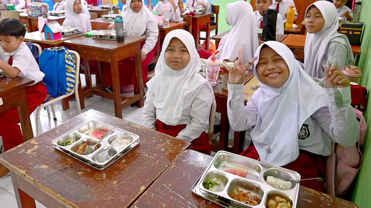 Survei LSI: 53,6 Persen Masyarakat Setuju Program Makan Bergizi Gratis