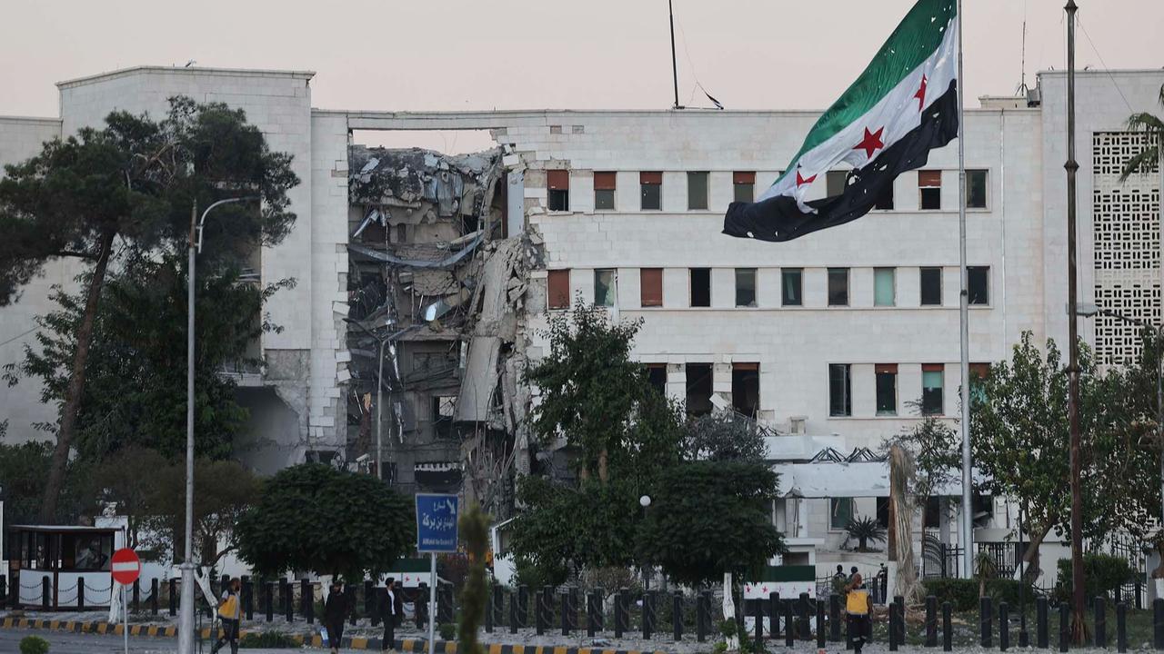 FOTO: Penampakan Gedung Kementerian Pertahanan Suriah Yang Hancur Dihantam Serangan Udara Israel