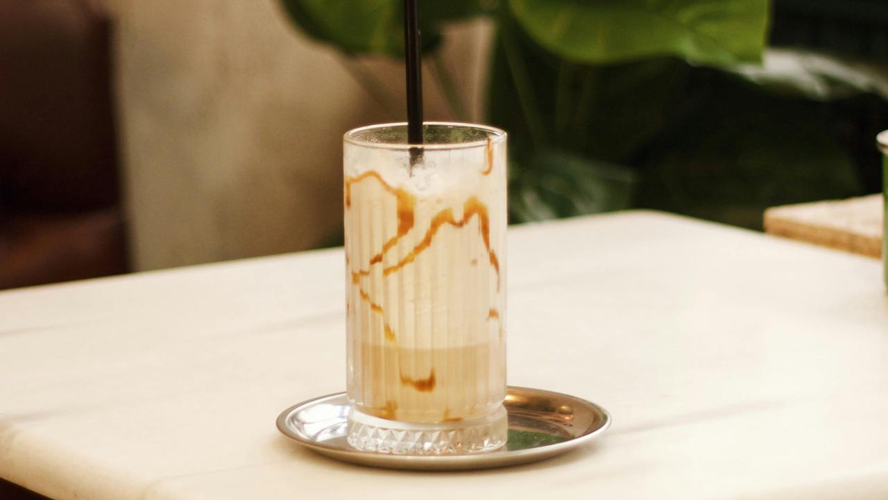 Berapa Kalori dan Nutrisi Segelas Caramel Macchiato? Kelezatan yang Perlu Dibatasi