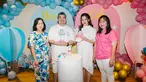 Beberapa waktu belakangan ini Nex Carlos banyak membagikan momen saat menemani sang istri cek kandungan ke dokter. Bahkan food vlogger yang sudah keliling Indonesia mencoba berbagai kuliner ini menggelar acara gender reveal. Dalam gender reveal tersebut diketahui bahwa Veve tengah hamil anak perempuan. (Liputan6.com/IG/@nexcarlos)
