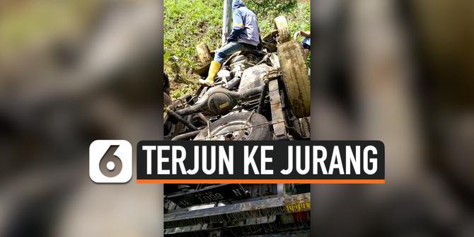 VIDEO: Begini Kronologi Mobil Terguling dan Terjun ke Jurang di Lumajang