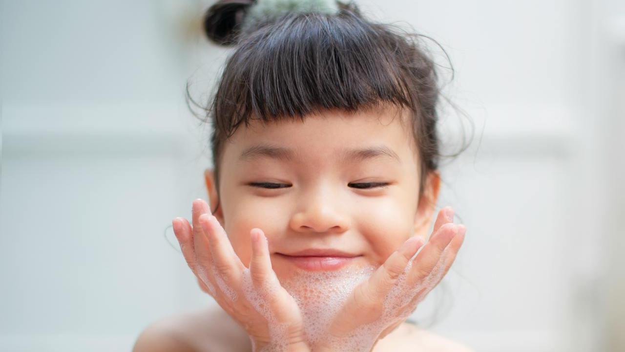 Ilustrasi Anak Mandi Sendiri